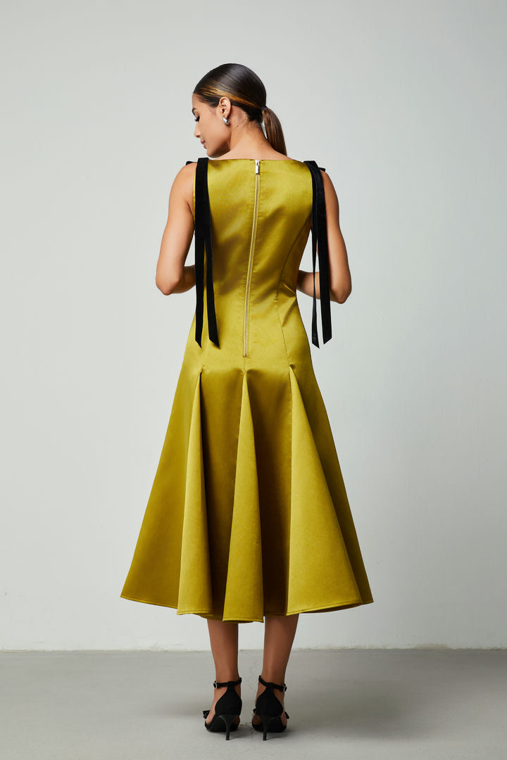 Bow appliqué dress