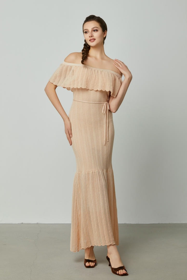 Off-shoulder ruffles dress