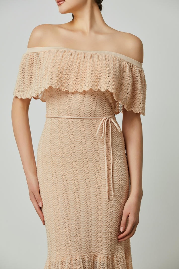 Off-shoulder ruffles dress