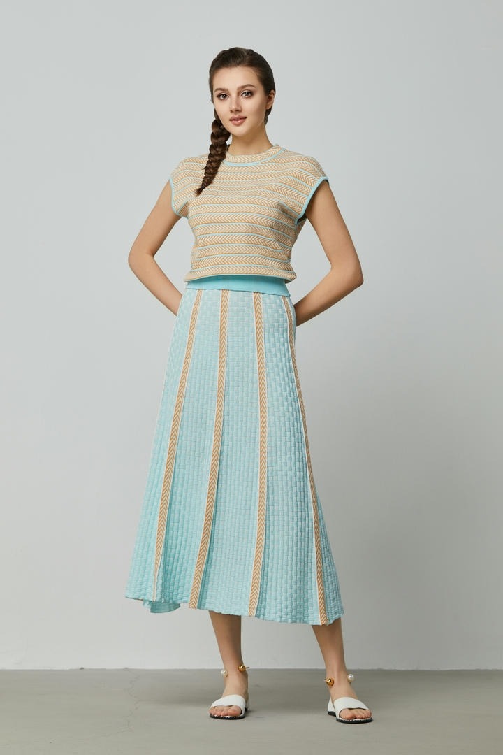 Striped knit skirt