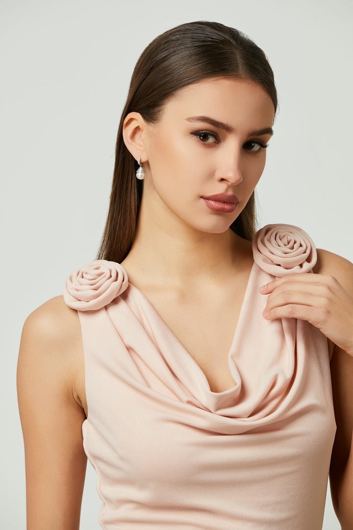 fit and flared flower appliqué dress
