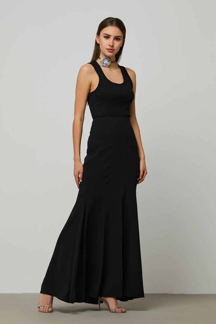 Wavy hem maxi skirt