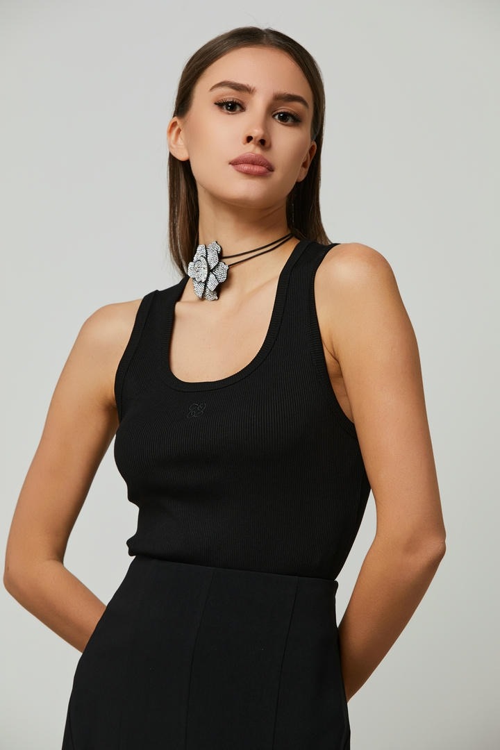 ribbed flattering silhouette top