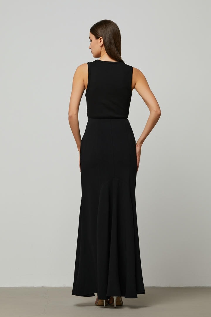 Wavy hem maxi skirt