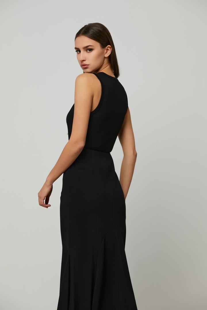 ribbed flattering silhouette top