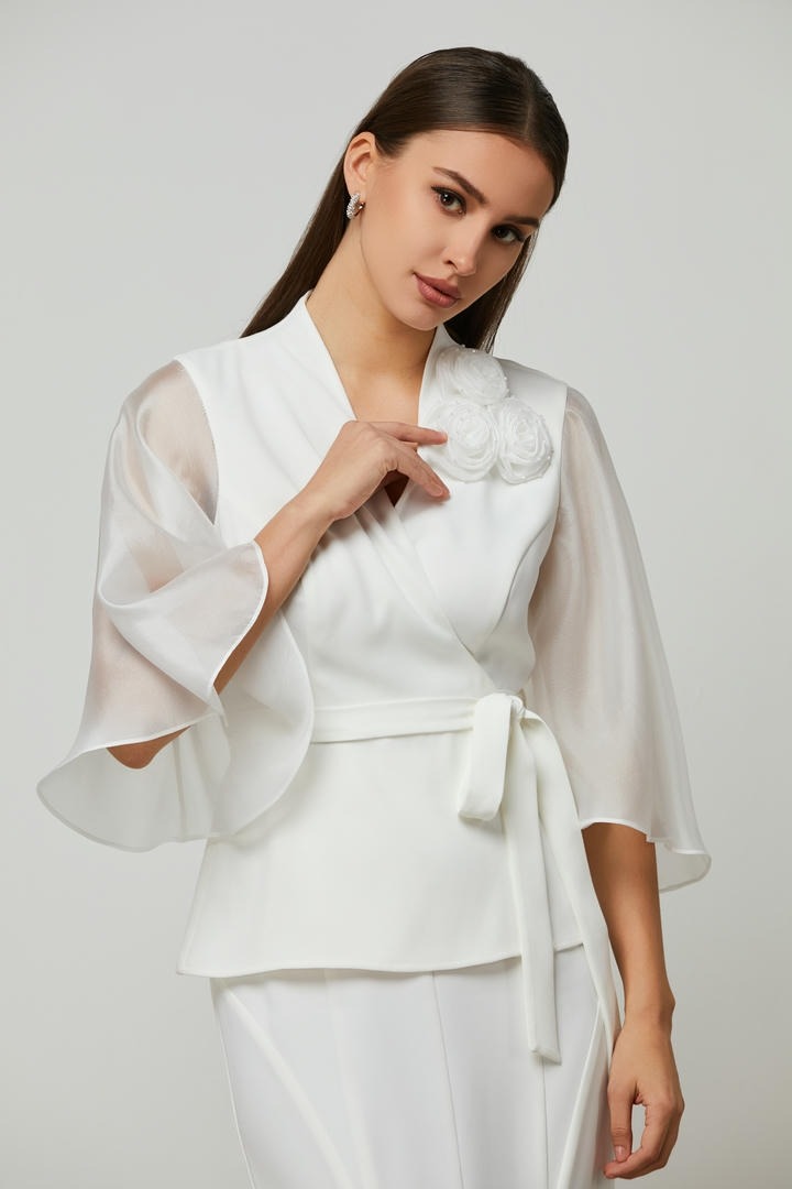 Flower appliqué blouse
