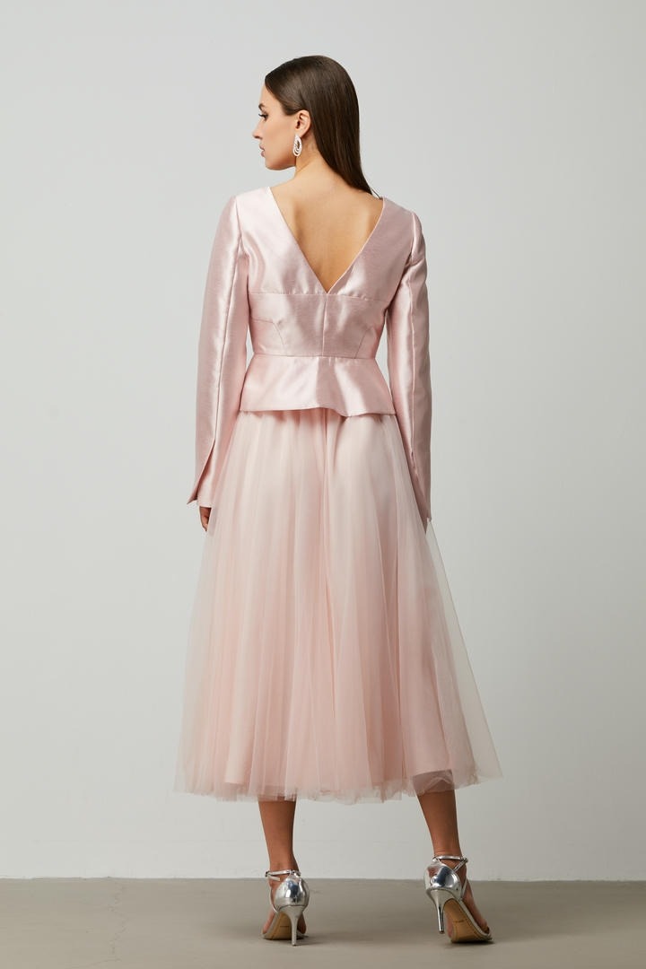 Mesh layers skirt
