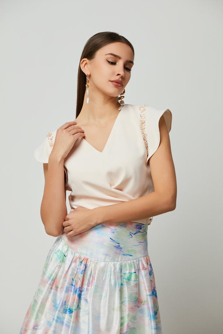 Sparkly details crepe top
