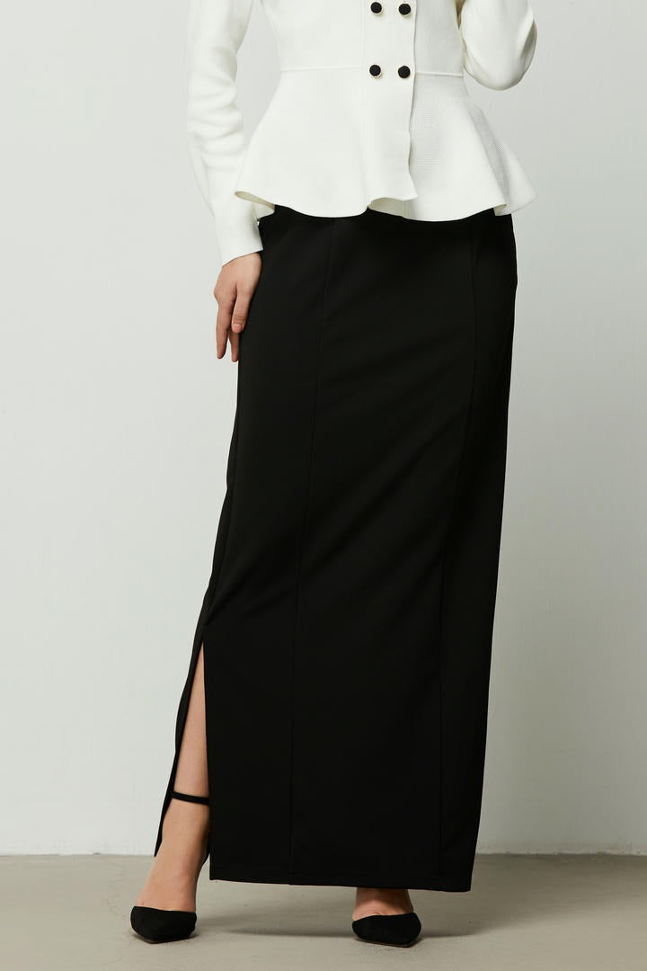 Classic Skirt With Slit