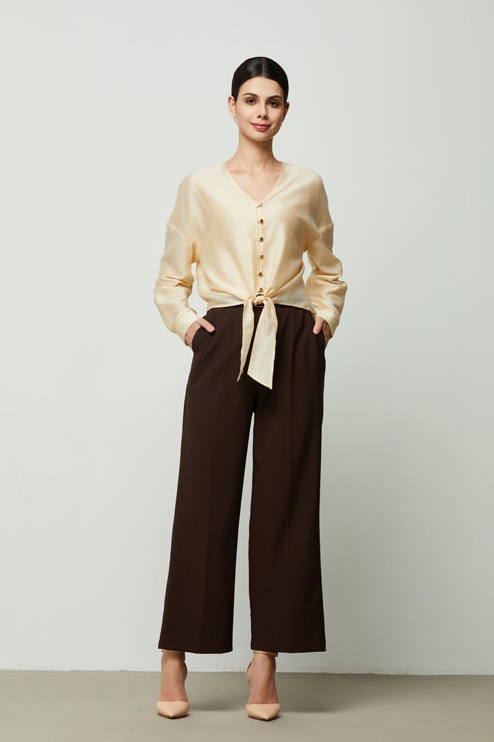 Shirt with knot details