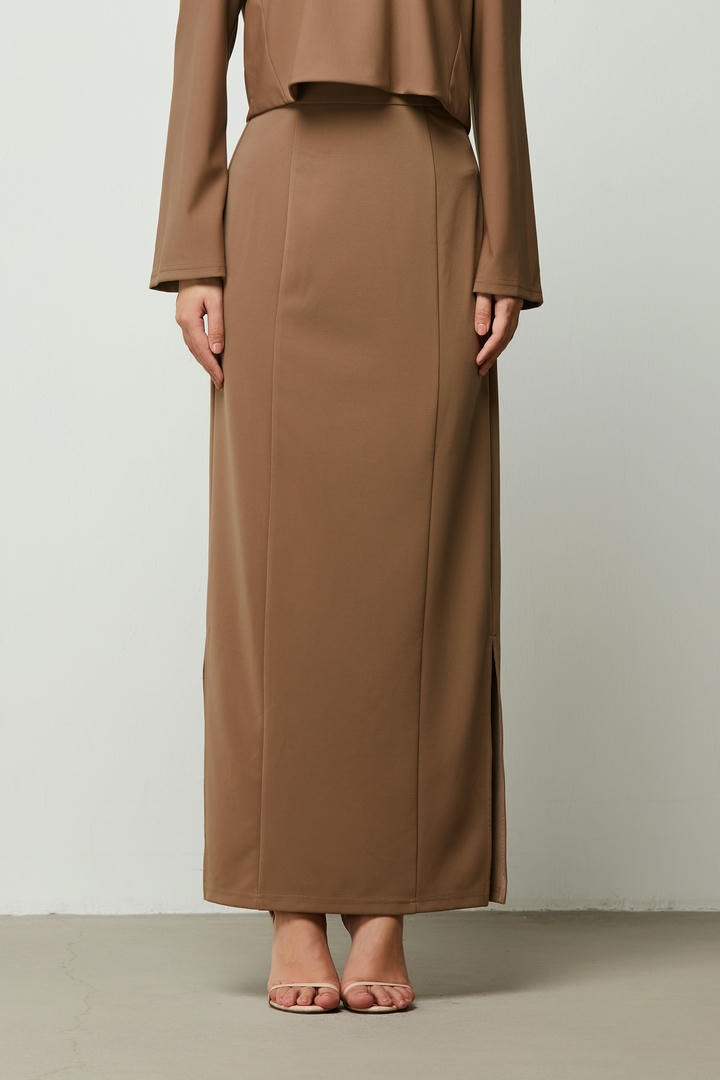 Classic Skirt With Slit