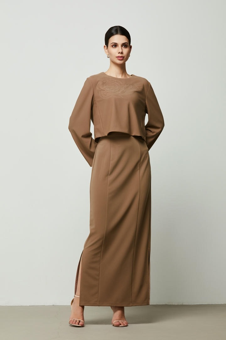 Classic Skirt With Slit