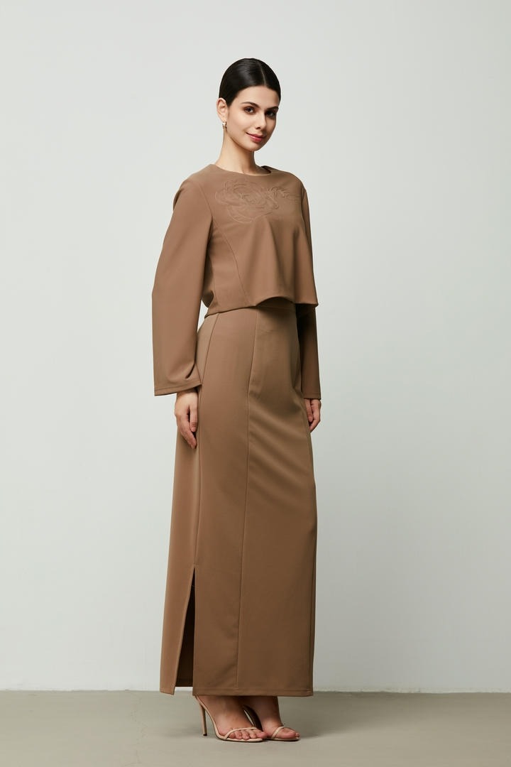 Classic Skirt With Slit