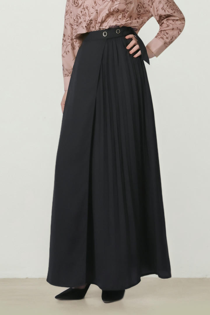 Black Pleated Crepe Maxi Skirt