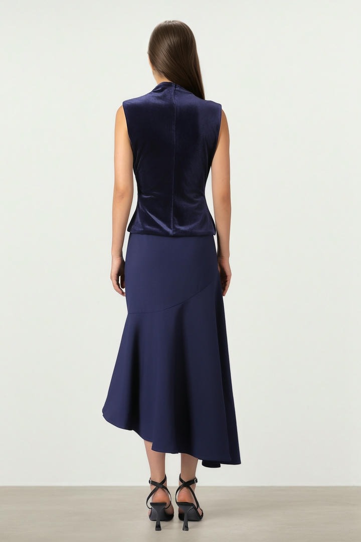 HIGH NECK VELVET TOP