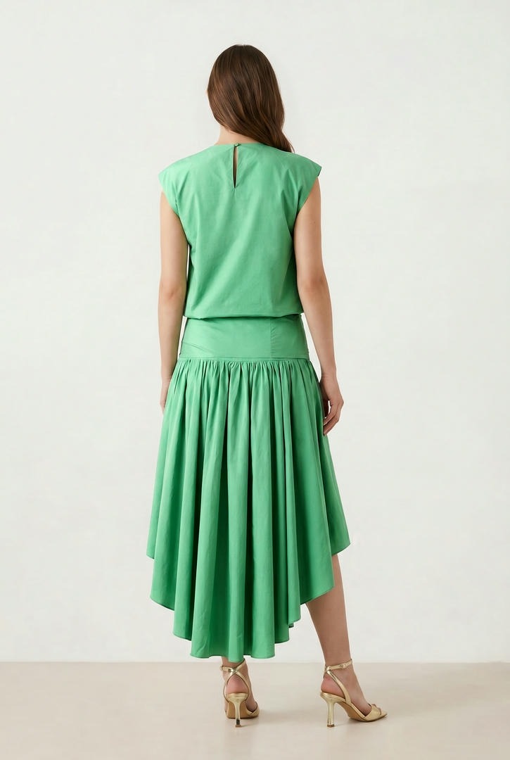 A green taffeta dress